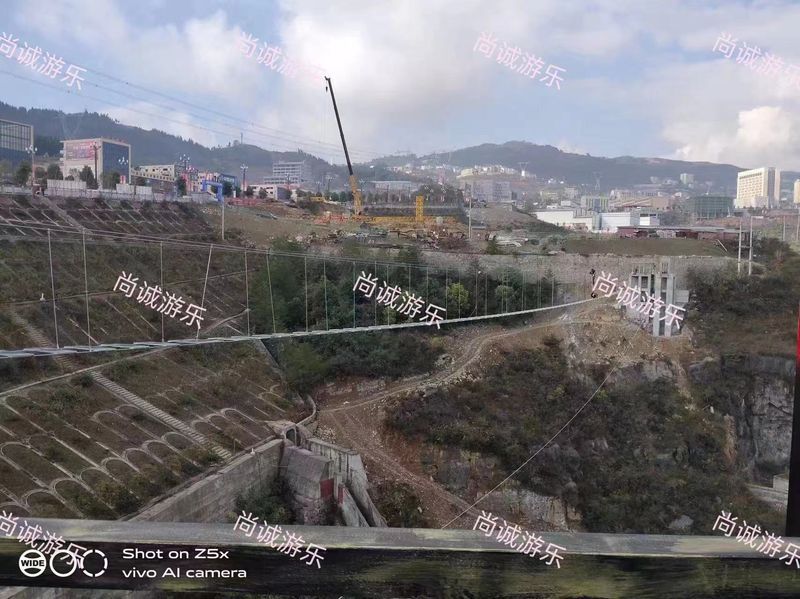 重庆巫山侏罗纪乐园  步步惊心