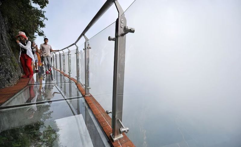 张家界天门山景区玻璃栈道